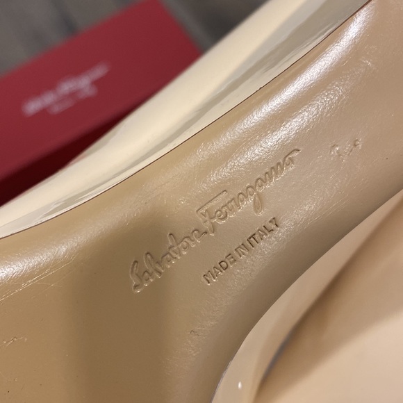 Salvatore Ferragamo nude heels - Picture 3 of 8